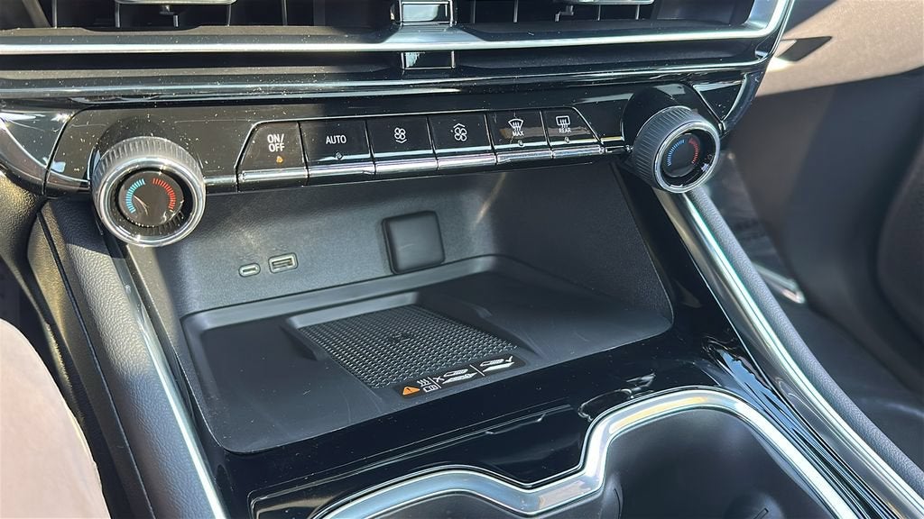 2027 Chevrolet Traverse LT - Photo 21