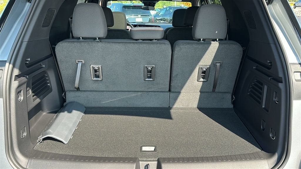 2027 Chevrolet Traverse LT - Photo 27