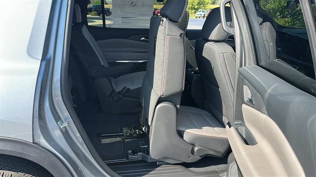2027 Chevrolet Traverse LT - Photo 29