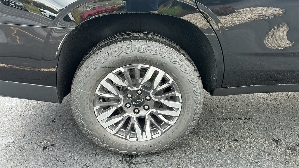 2027 Chevrolet Tahoe Z71 - Photo 9
