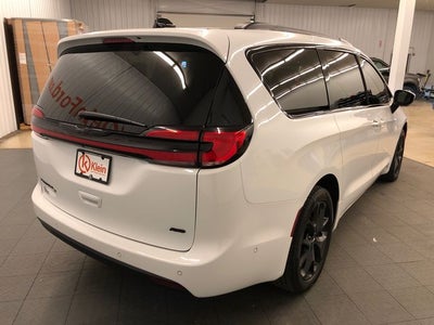 2023 Chrysler Pacifica Touring L S APPEARANCE PACKAGE
