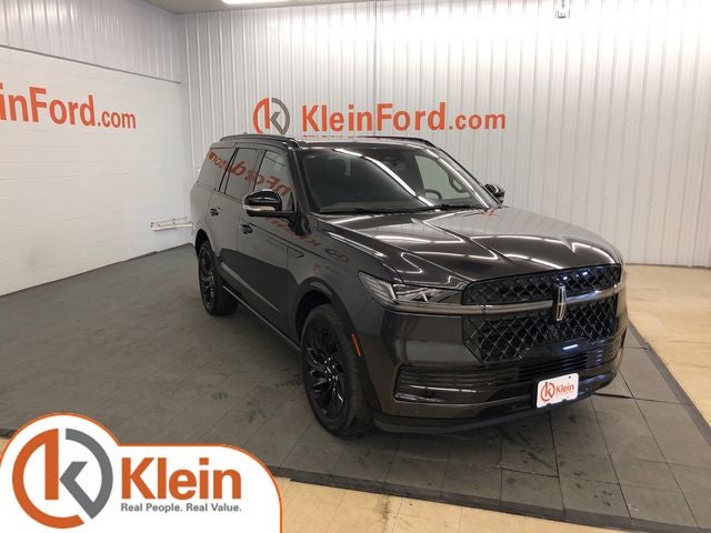 2025 Lincoln Navigator Reserve 202A/JET APPEARANCE PACKAGE