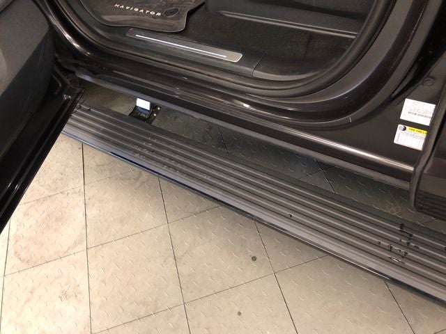 2025 Lincoln Navigator Reserve 202A/JET APPEARANCE PACKAGE