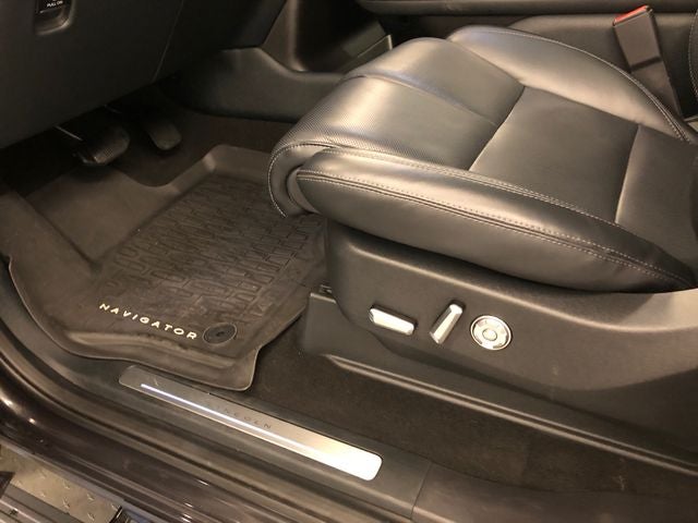 2025 Lincoln Navigator Reserve 202A/JET APPEARANCE PACKAGE