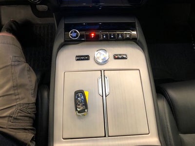 2025 Lincoln Navigator Reserve 202A/JET APPEARANCE PACKAGE