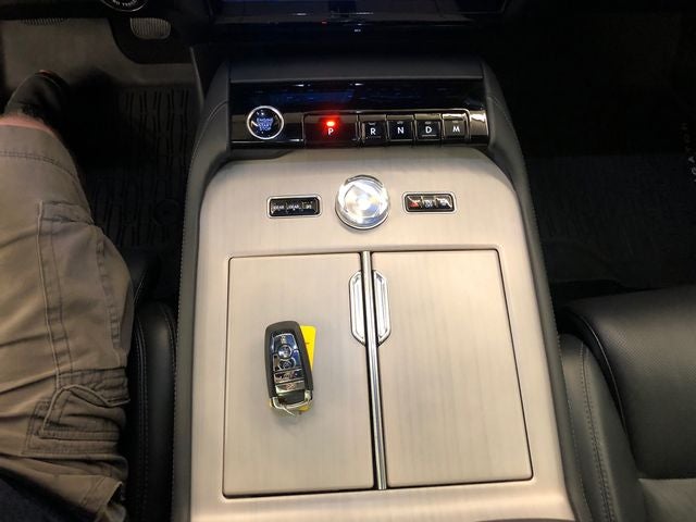 2025 Lincoln Navigator Reserve 202A/JET APPEARANCE PACKAGE