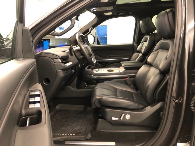 2025 Lincoln Navigator Reserve 202A/JET APPEARANCE PACKAGE