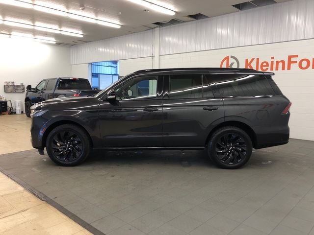 2025 Lincoln Navigator Reserve 202A/JET APPEARANCE PACKAGE