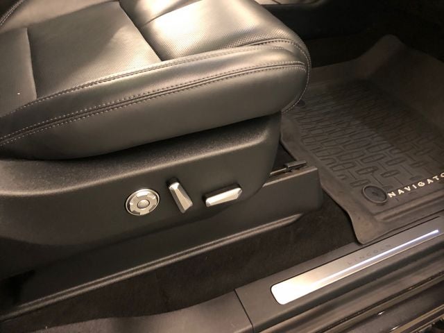 2025 Lincoln Navigator Reserve 202A/JET APPEARANCE PACKAGE