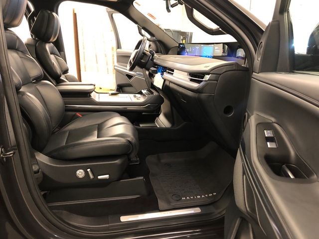 2025 Lincoln Navigator Reserve 202A/JET APPEARANCE PACKAGE