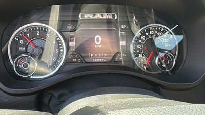 2020 RAM 1500 Laramie Crew Cab 4x4 5'7' Box